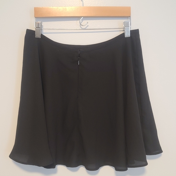 Forever 21 large black skirt - Picture 2 of 5